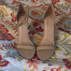 Nude heels 6.5